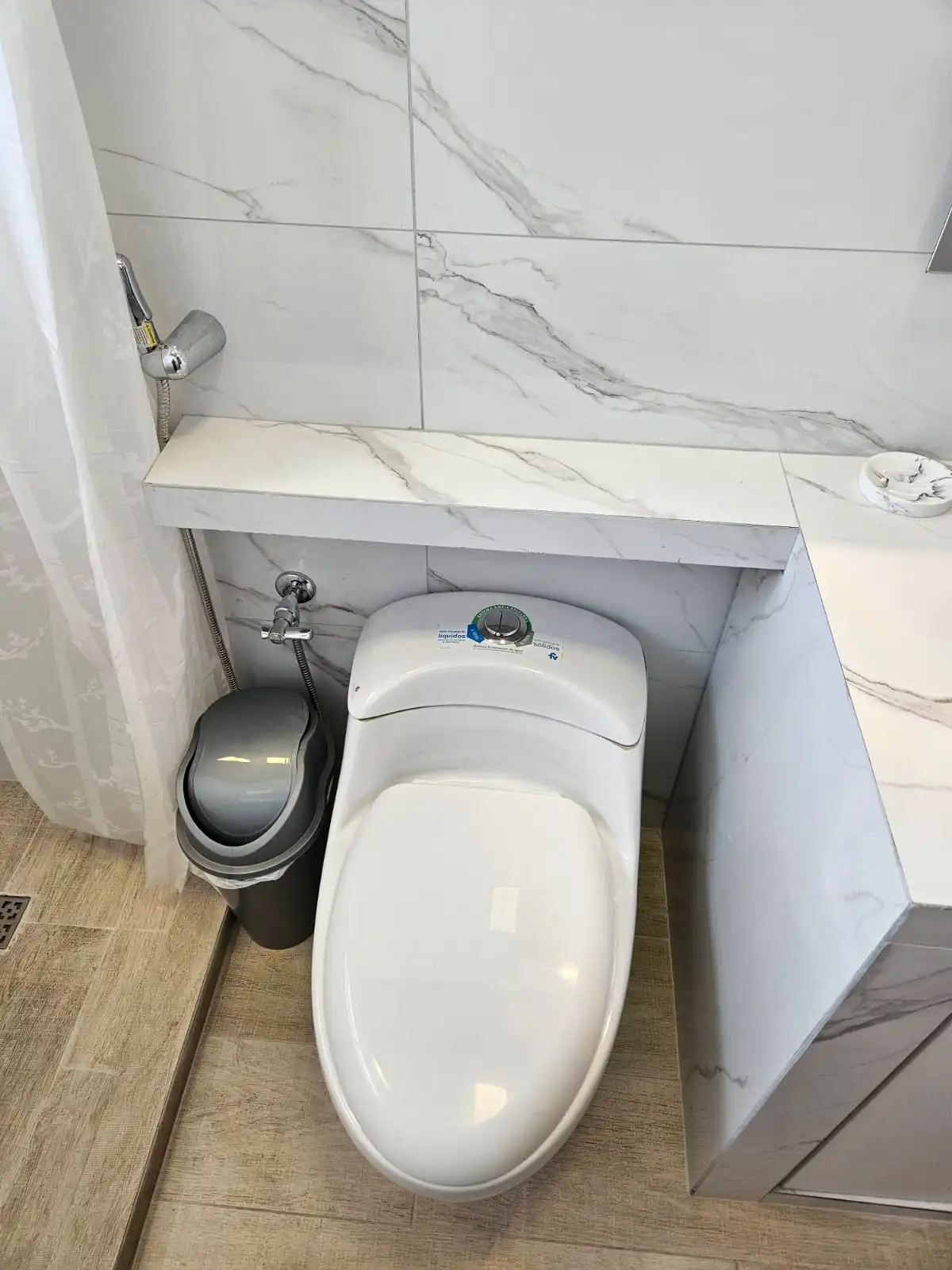 mini suite amobada baño