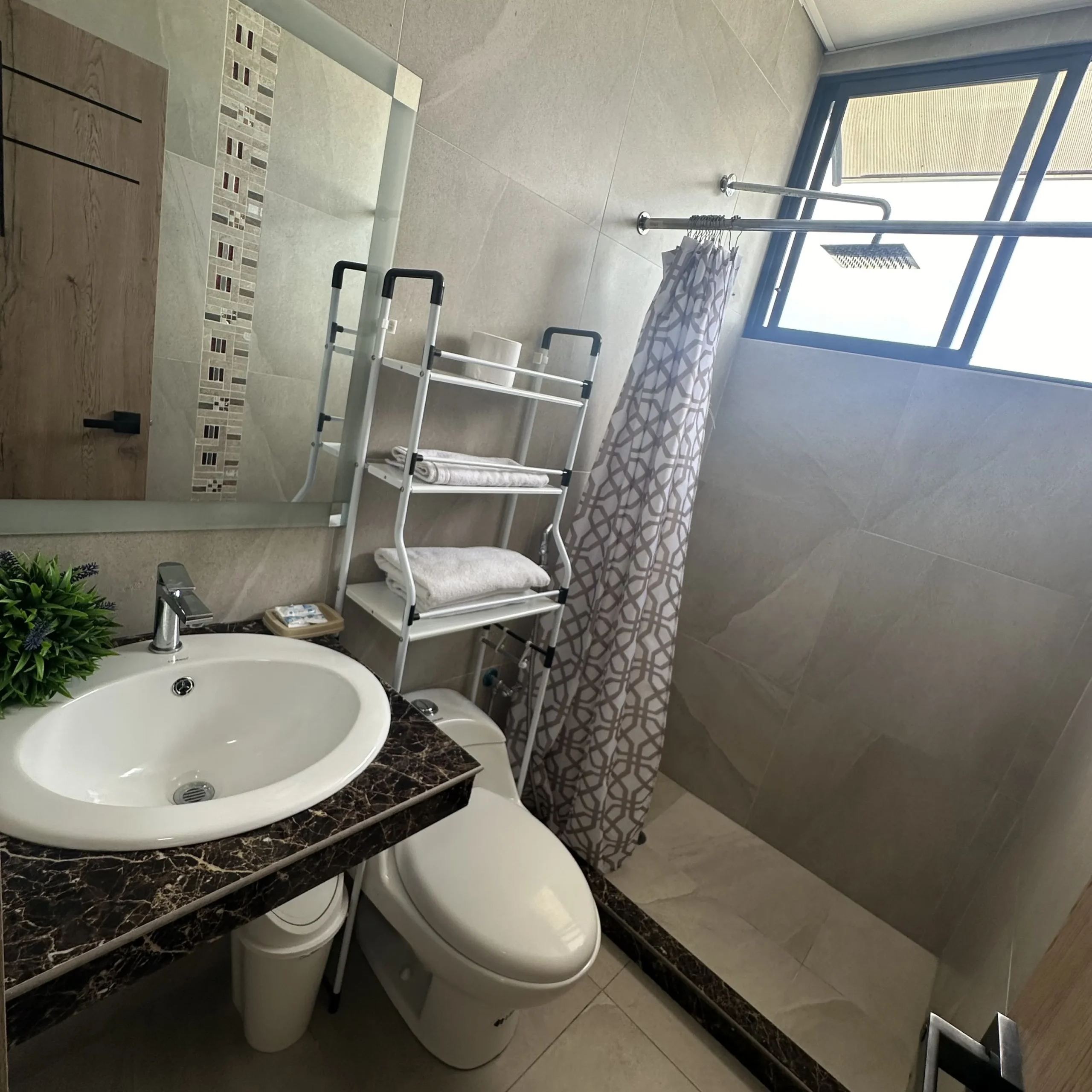 Habitacion amoblada Guayaquil BaÑo