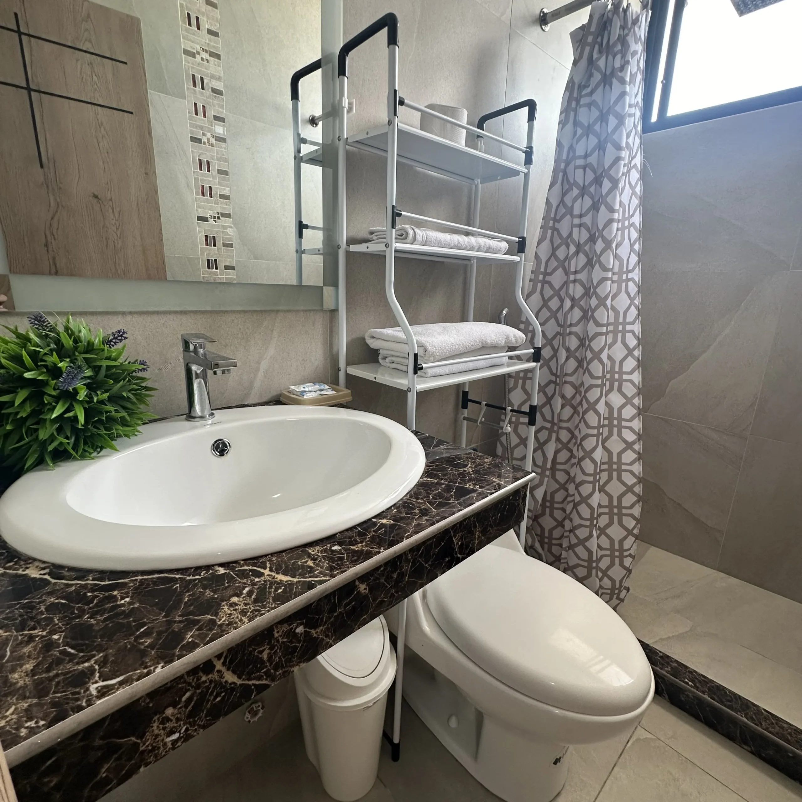 Habitacion amoblada Guayaquil BaÑo