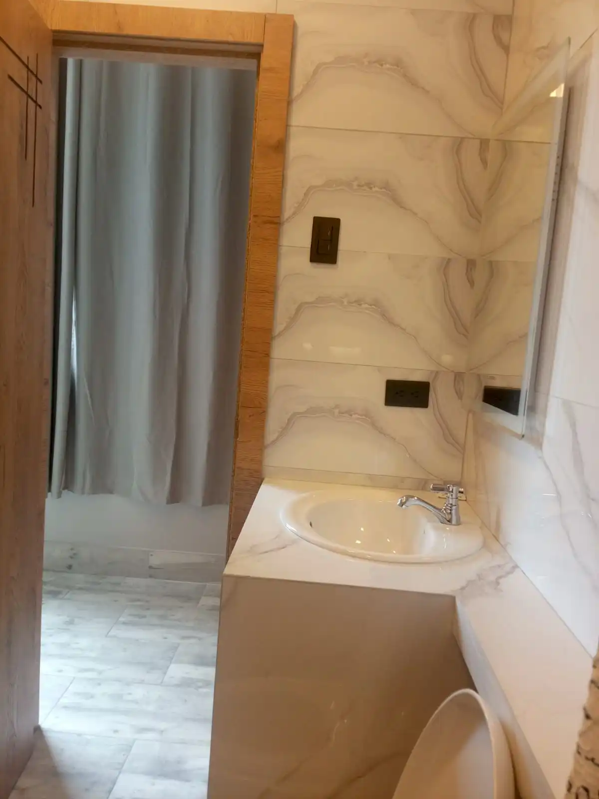 mini suite amobada baño