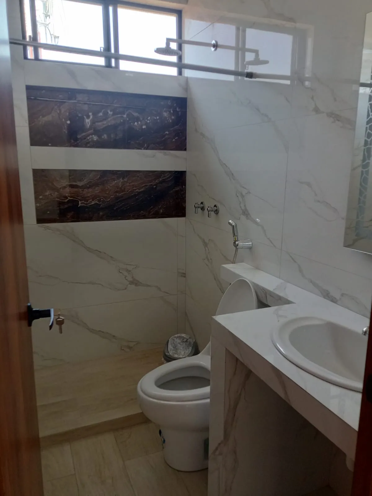 mini suite amobada habitacion baÑo privado